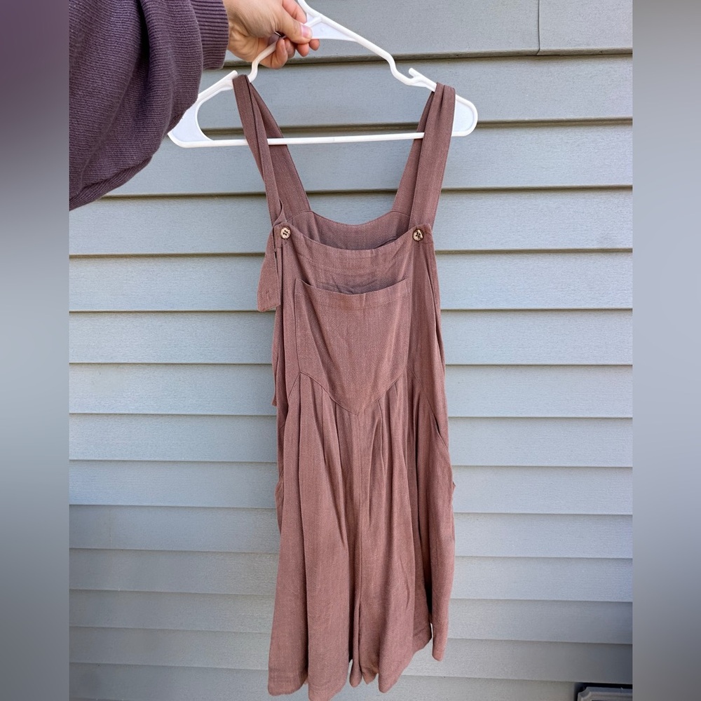 Cute flowy romper size M